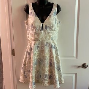 Beautiful fitted dress great for bridal shower